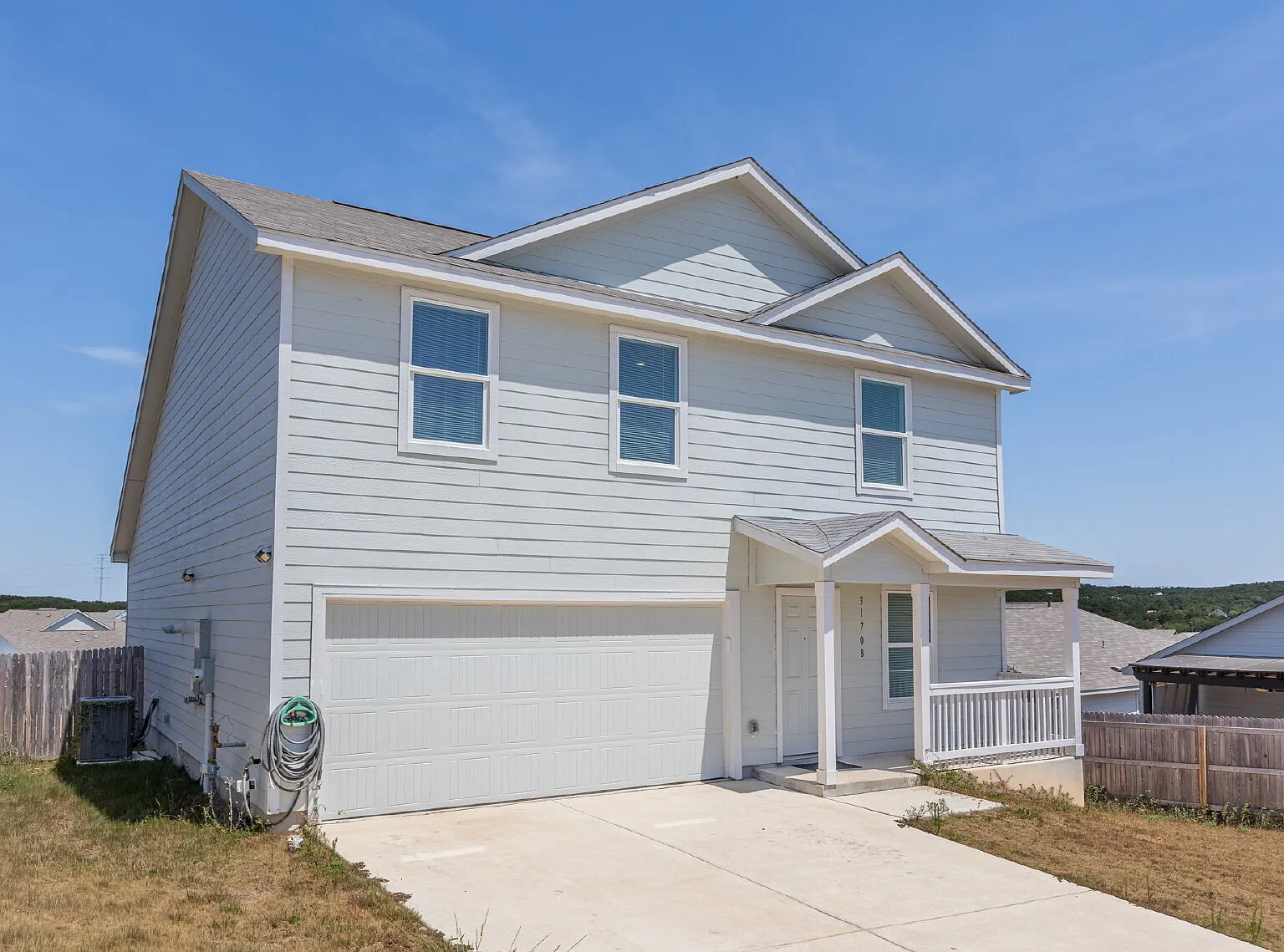 4 bed, 2.5 bath, 1874 sqft, $1,995 — Photo 2