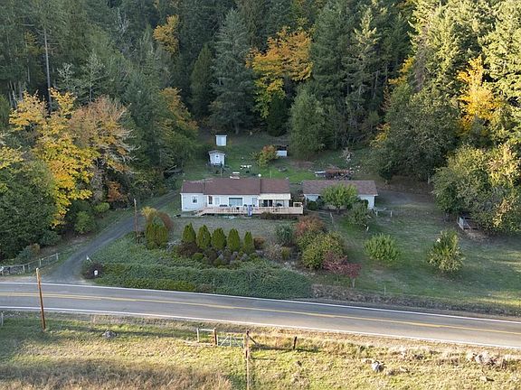 3rd image of 2277 Cougar Creek Rd