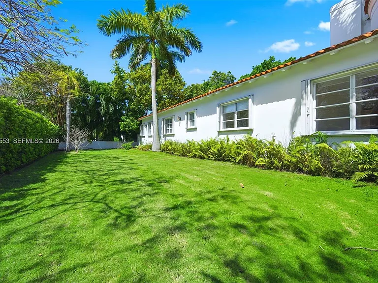 2300 S Miami Ave — Photo 3