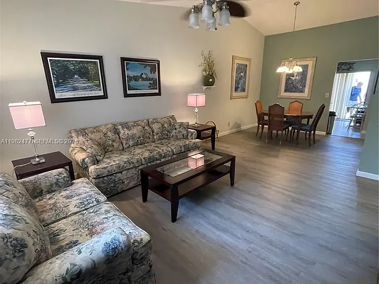 8042 SE Villa Cir #8042 — Photo 2
