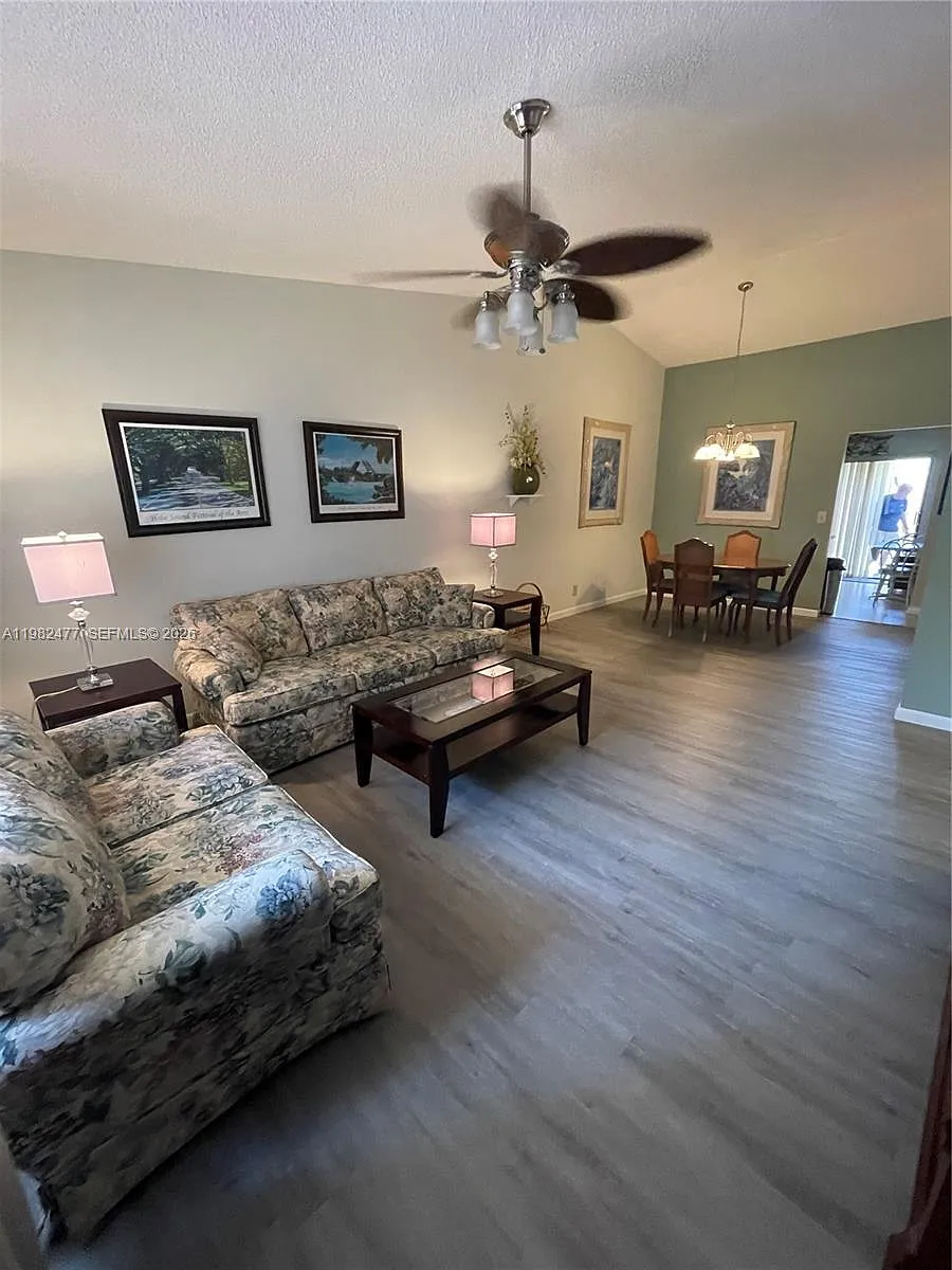 Building Photo - 8042 SE Villa Cir #8042