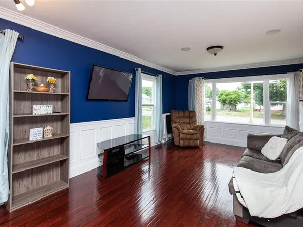 2311 E Grand Ave, Des Moines, IA 50317