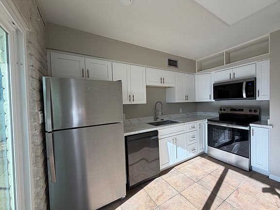 5th image of 1713 E 12th St APT B