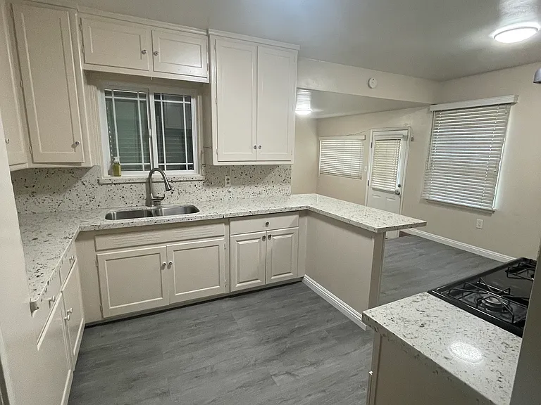 2303 Belle St — Photo 8