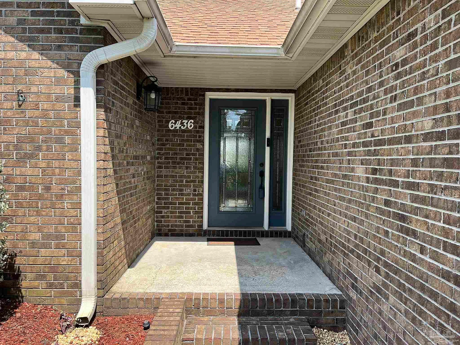 3 bed, 1930 sqft, $2,495 — Photo 2