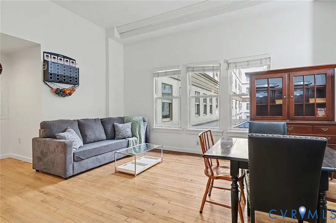 1 bed, 1.0 bath, 688 sqft, $2,100 — Photo 3