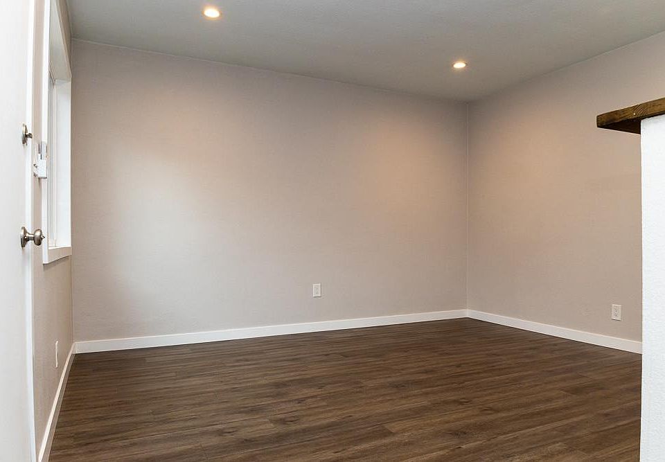 1st image of 2652 1/2 Queen St