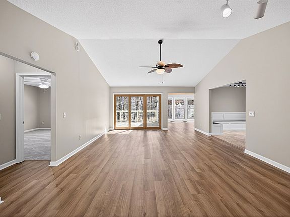 2nd image of 204 Meadowview Dr