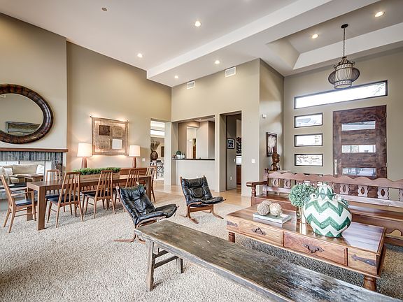 Entry/Living Room