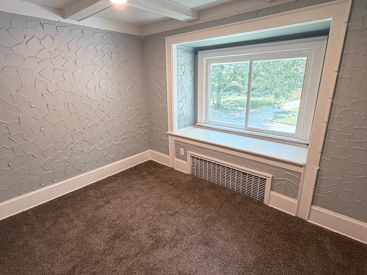 3 bed, 1.5 bath, 1035 sqft, $1,225 — Photo 3