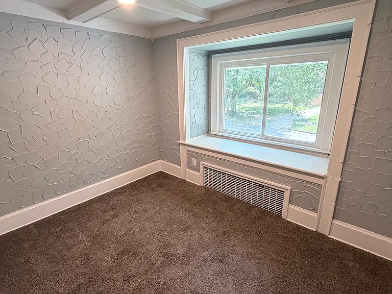 563 Elko Ave — Photo 3