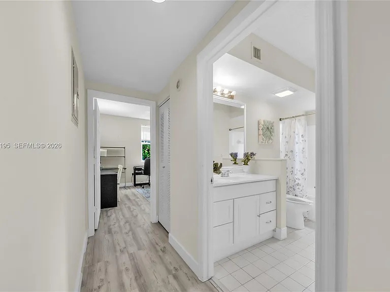 17145 N Bay Rd #4304 — Photo 25