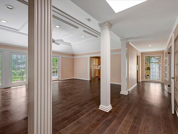 3rd image of 302 Crown Colony Dr