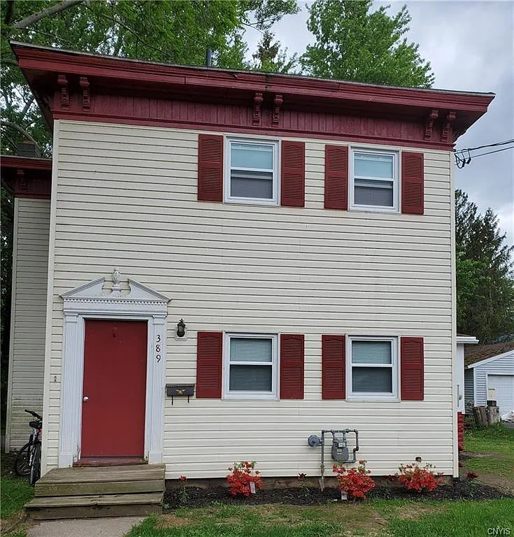 389 Main St photo 1