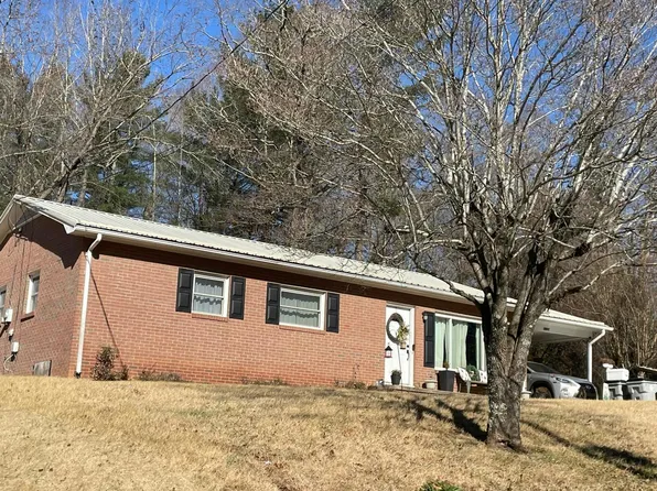 1882 Guildwood Pl, Hudson, NC 28638