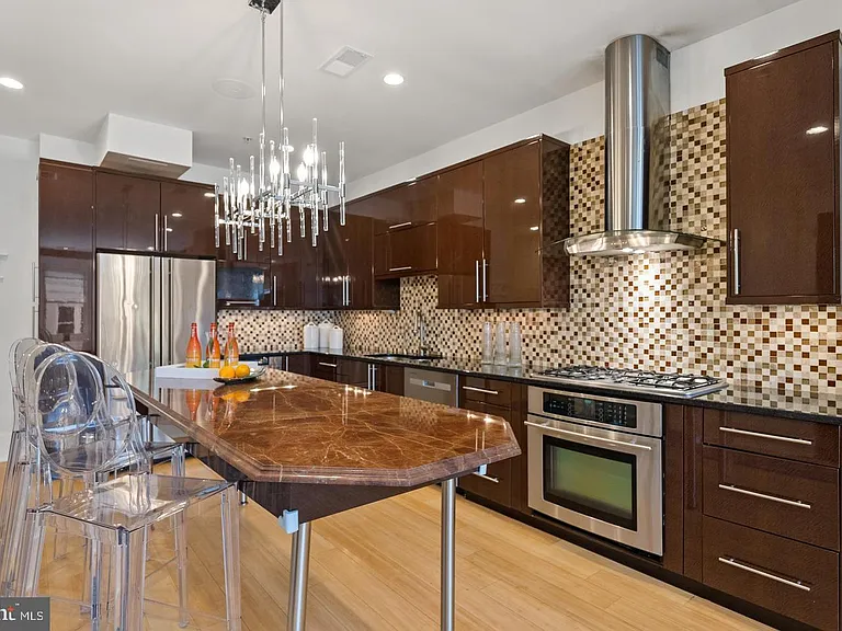 1617 Swann St NW #5 — Photo 4