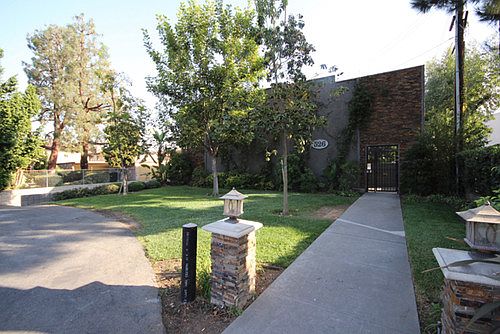 1st image of 526 W Huntington Dr APT T