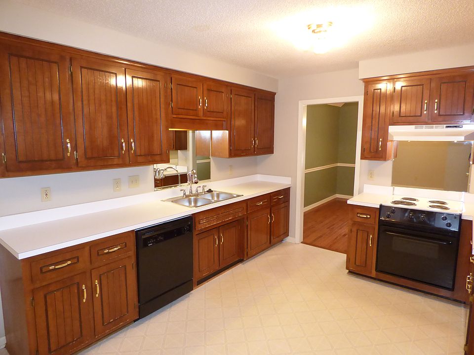 1st image of 839 Iris Ln