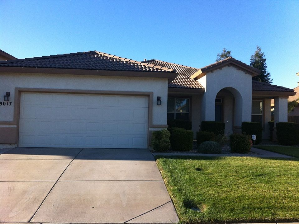 Move in ready 4 bedroom home!