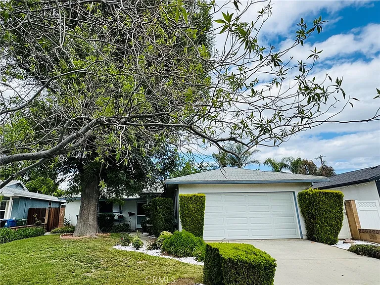 8208 Kentland Ave — Photo 23