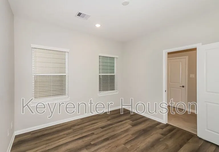 9910 Clark Rd #B — Photo 8
