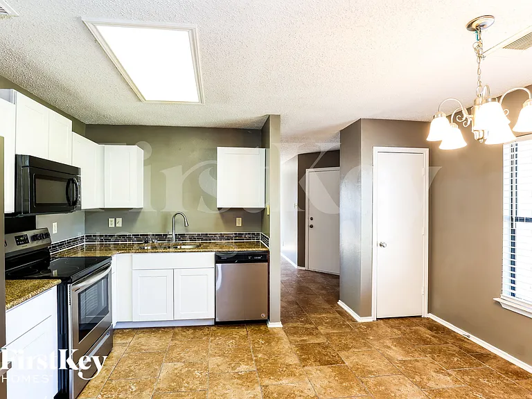 6907 Saharastone Dr — Photo 7