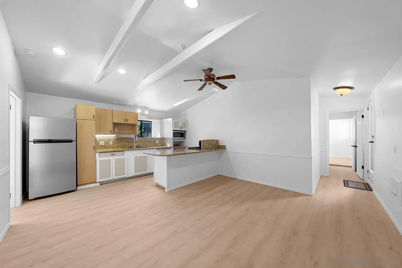 2 bed, 2.0 bath, 1100 sqft, $6,000 — Photo 3