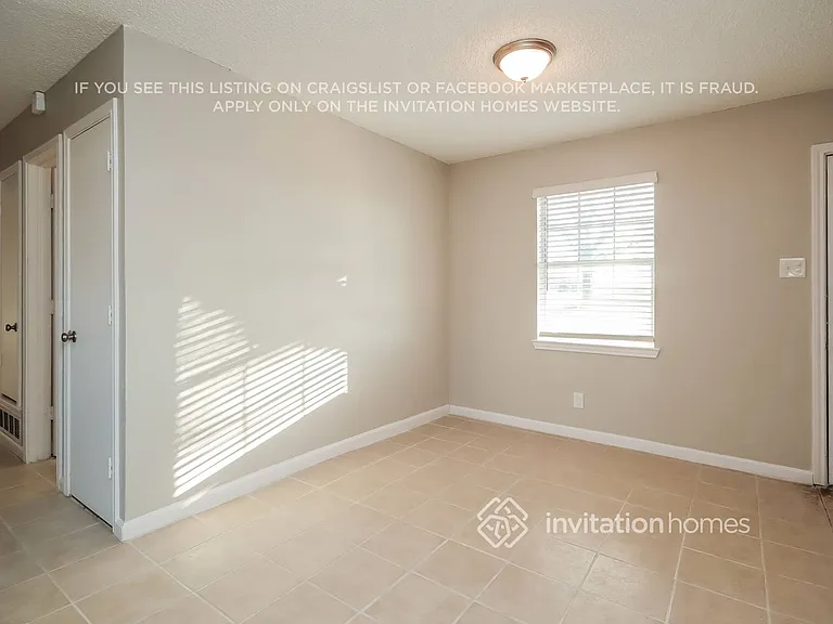 107 Lincoln Ln — Photo 4