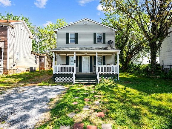 3rd image of 2025 Grace St