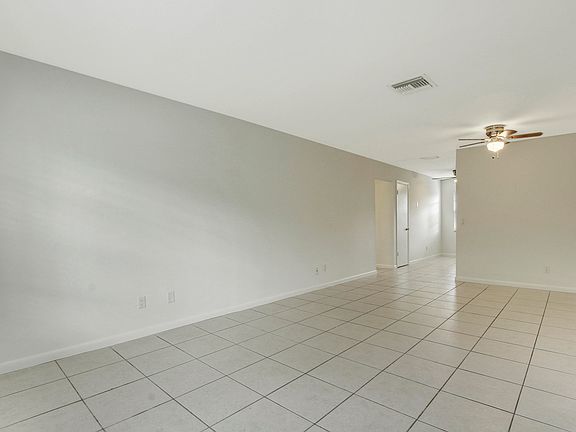 2nd image of 1927 Doffer Ln