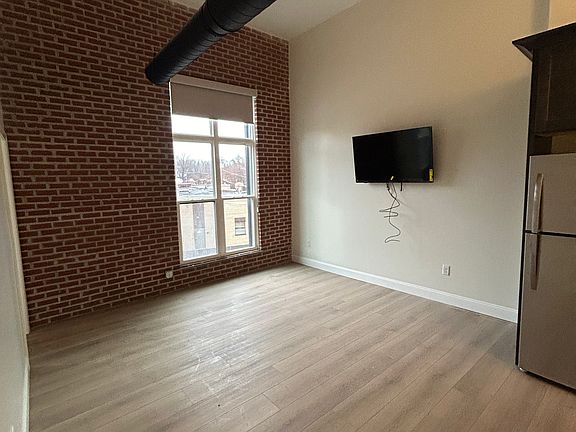 5th image of 64 Mill St #10
