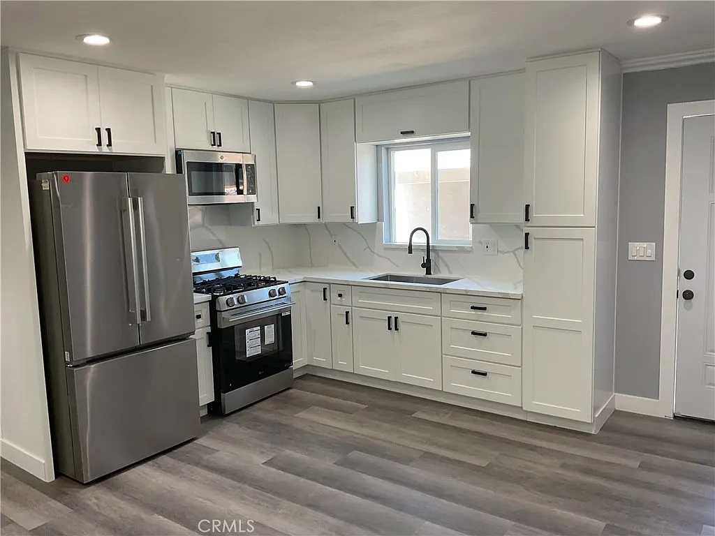 3 bed, 900 sqft, $3,400 — Photo 4
