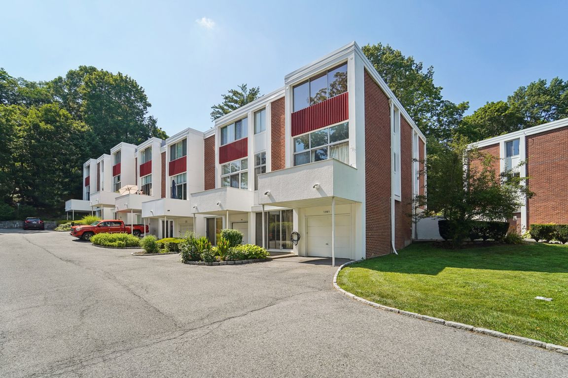 Fox Glen Dr-S2606-044.jpg
