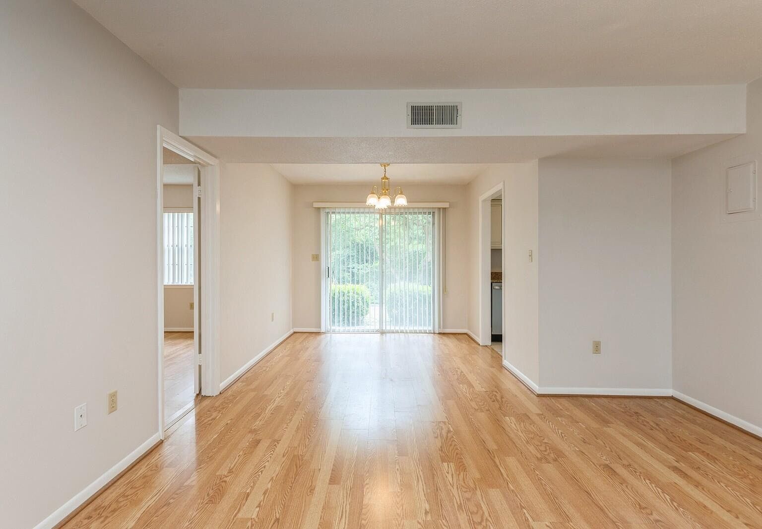 104 Country Club Dr #104