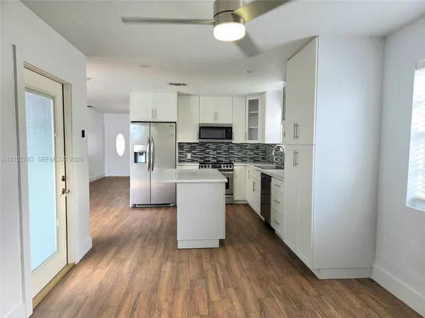 7762 NW 41st St, Hollywood, FL 33024