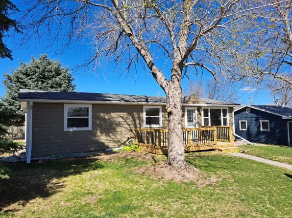 407 Henkens Dr, Chadron, NE 69337