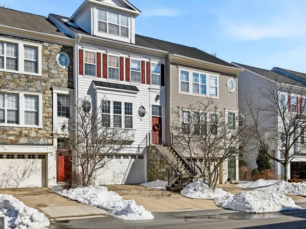 2118 Capstone Cir, Herndon, VA 20170