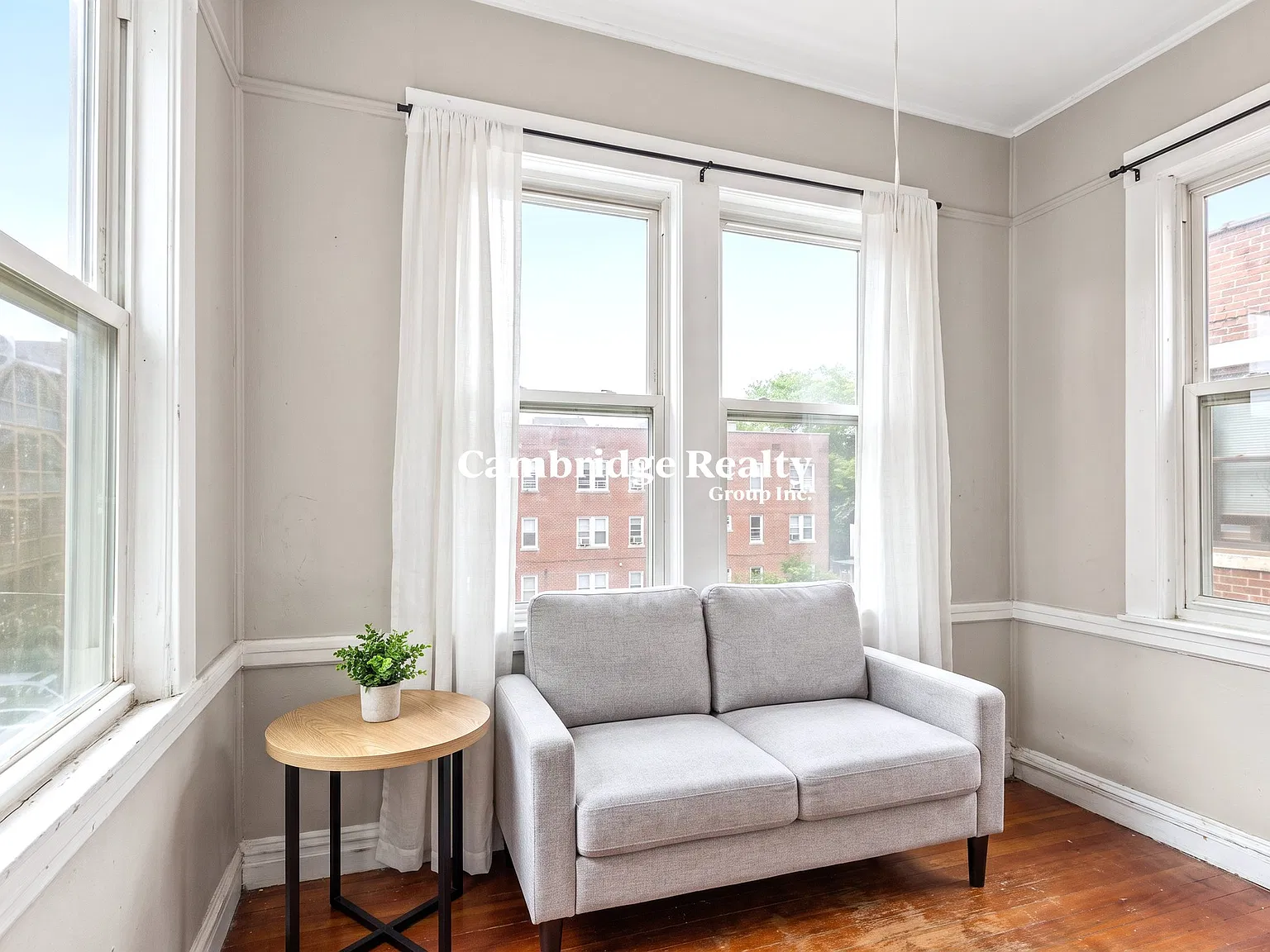 4 bed, 1.5 bath, 1400 sqft, $6,200 — Photo 3