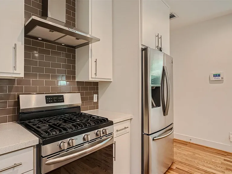 4916 McKinney St — Photo 10