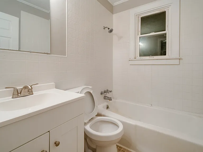 1813 Younger Ave #B — Photo 9
