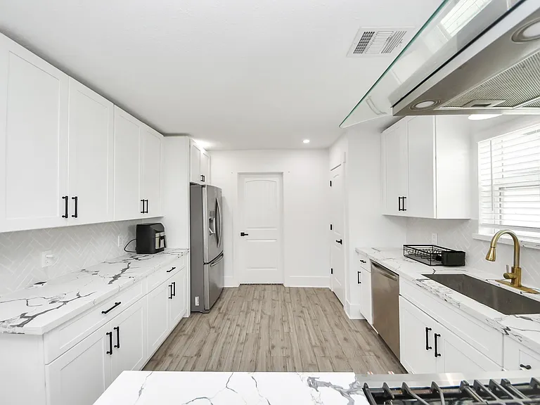 7003 Darien St — Photo 18
