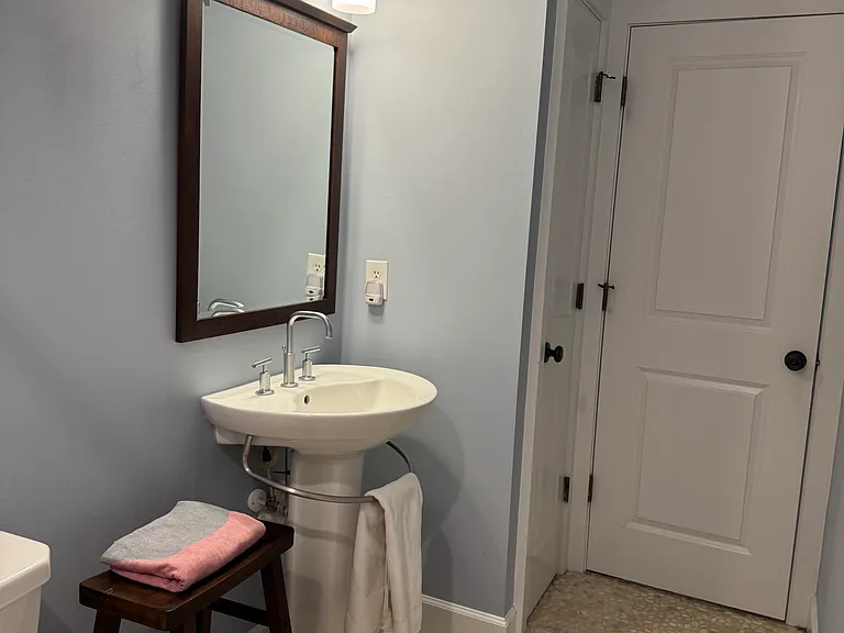 100 Floral Dr — Photo 57