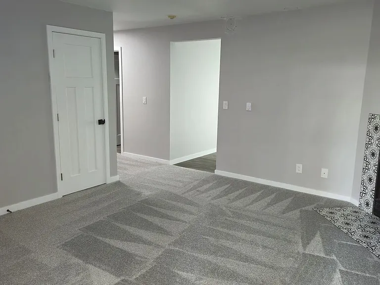 Renovated Townhomes in Alderwood Area — Photo 7
