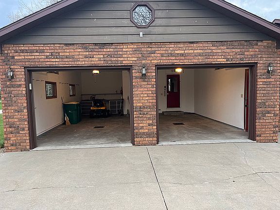 5th image of 354 1st St S
