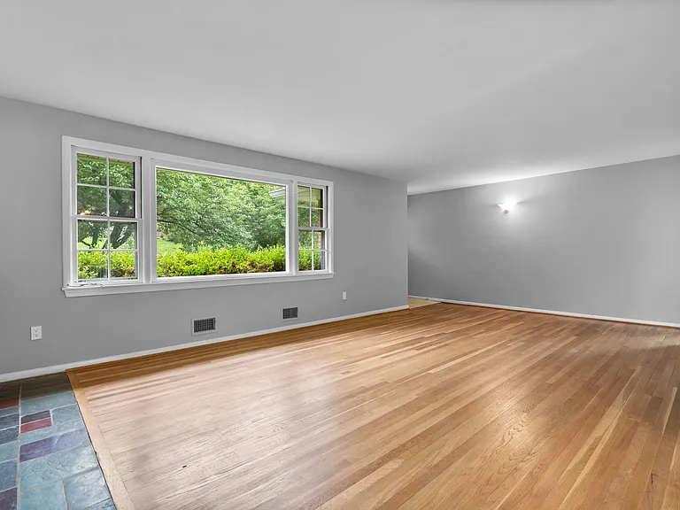 4907 Elsmere Ave — Photo 7