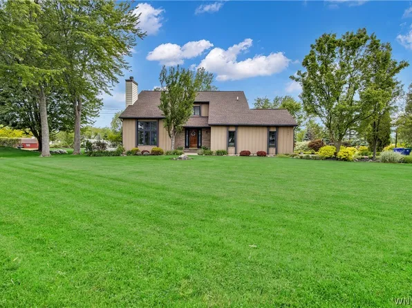 4427 Beach Ridge Rd, Lockport, NY 14094