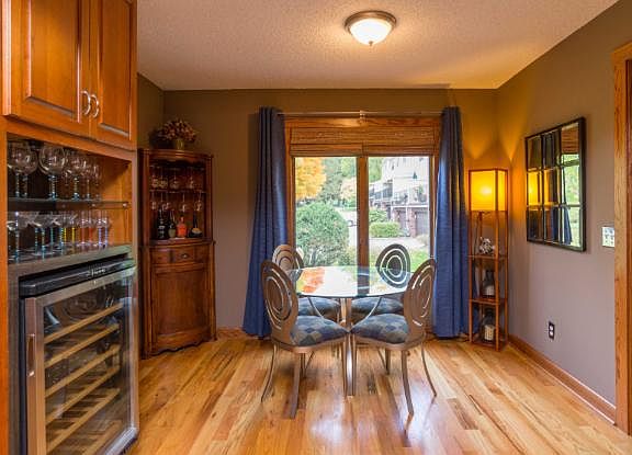 4th image of 625 Maple Park Dr