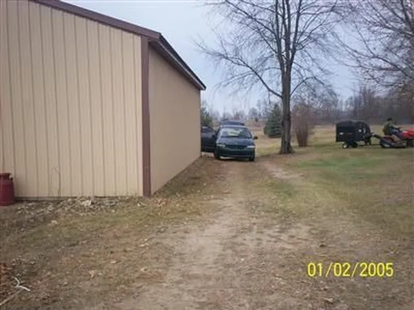 22078 Featherstone Rd, Sturgis, MI 49091