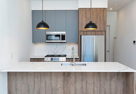 2nd image of 23 Greenpoint Ave