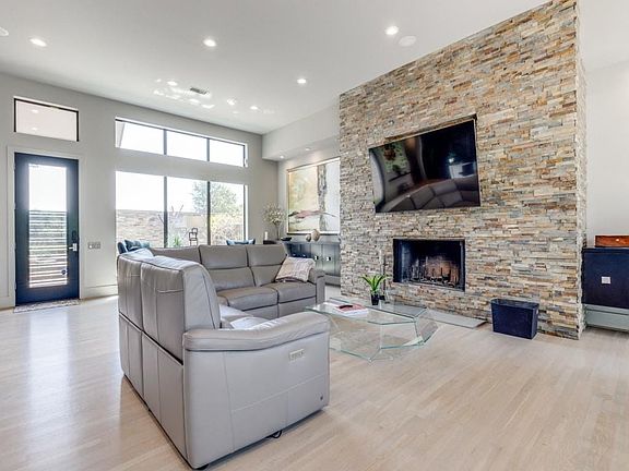 2nd image of 226 Dublin Cir